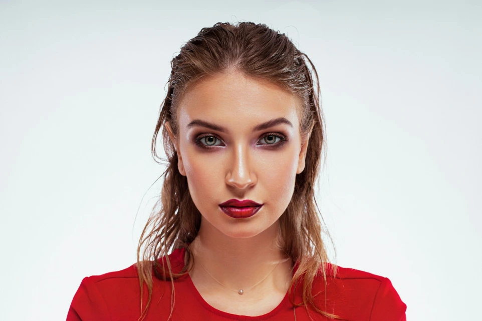 woman in red crew neck shirt